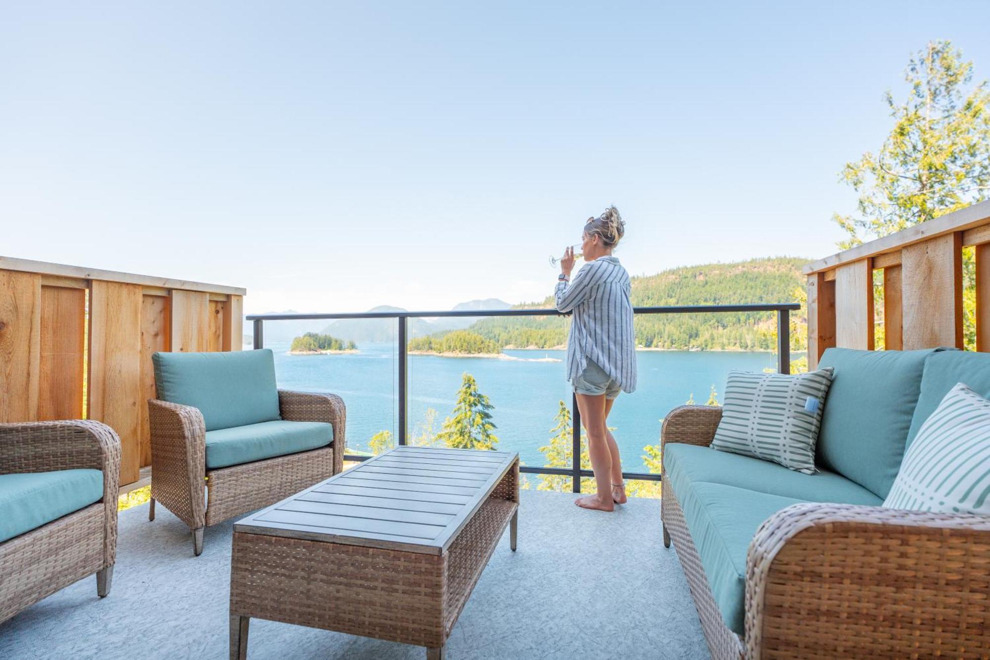 Egmont West Coast Wilderness Lodge מראה חיצוני תמונה