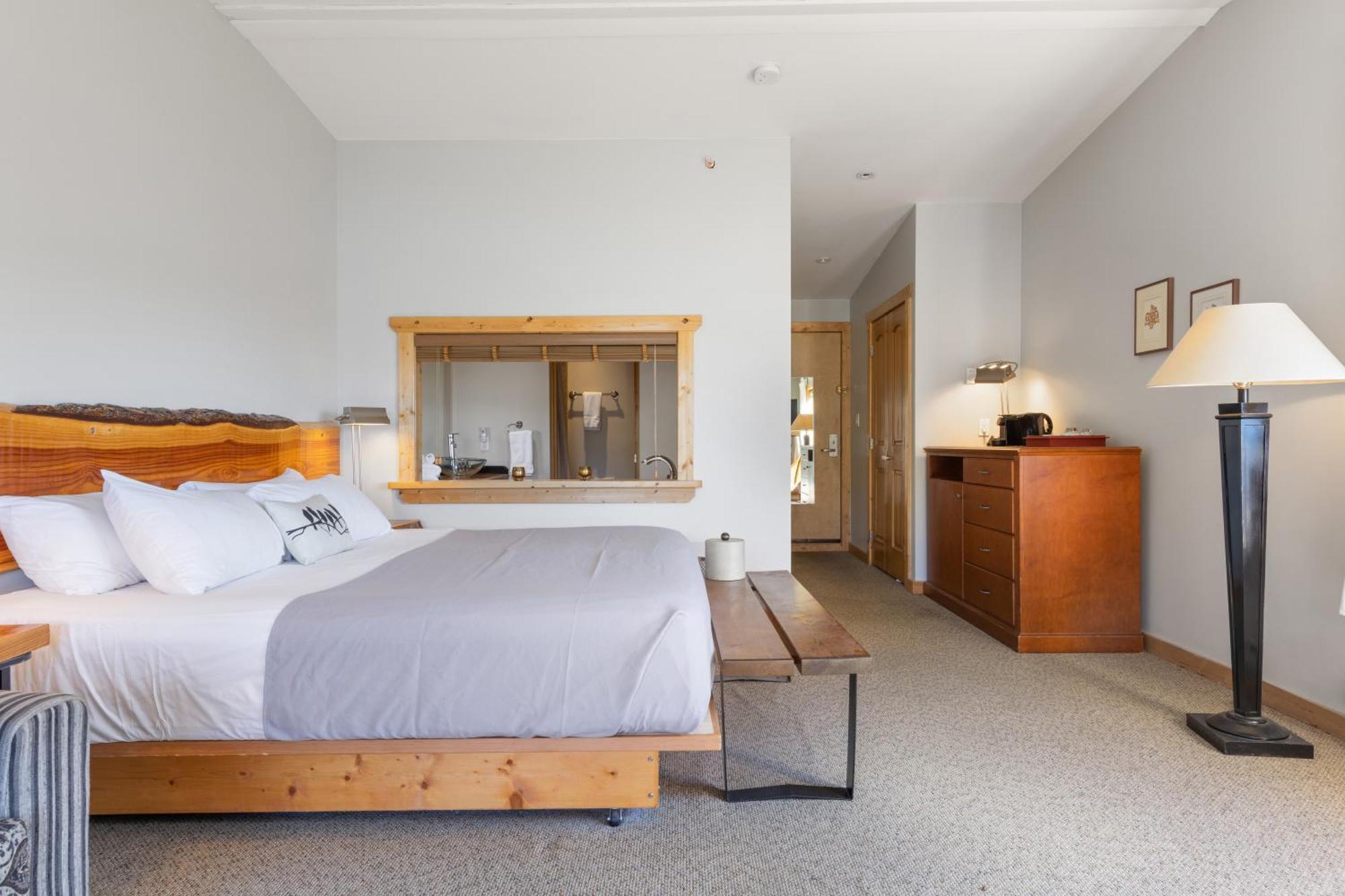 Egmont West Coast Wilderness Lodge מראה חיצוני תמונה