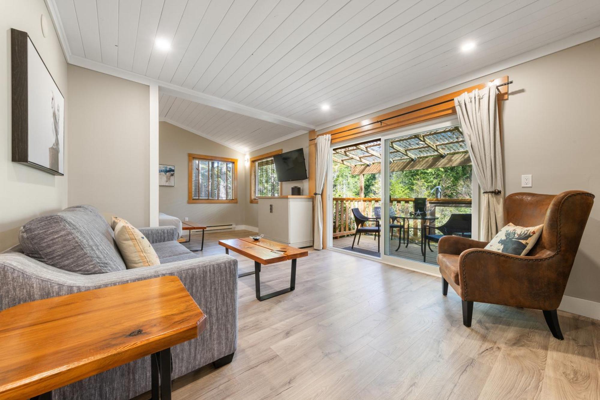 Egmont West Coast Wilderness Lodge מראה חיצוני תמונה