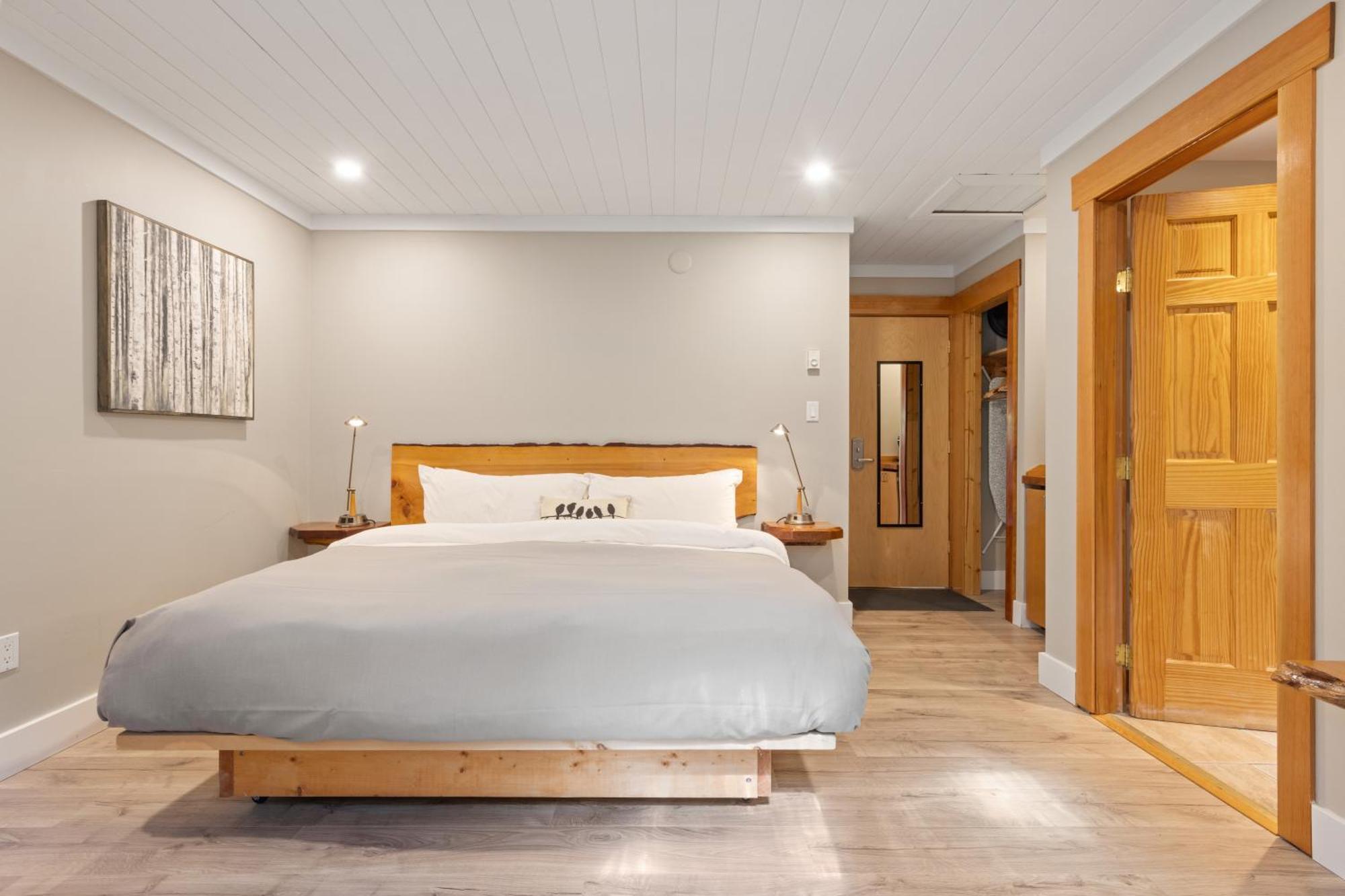 Egmont West Coast Wilderness Lodge מראה חיצוני תמונה
