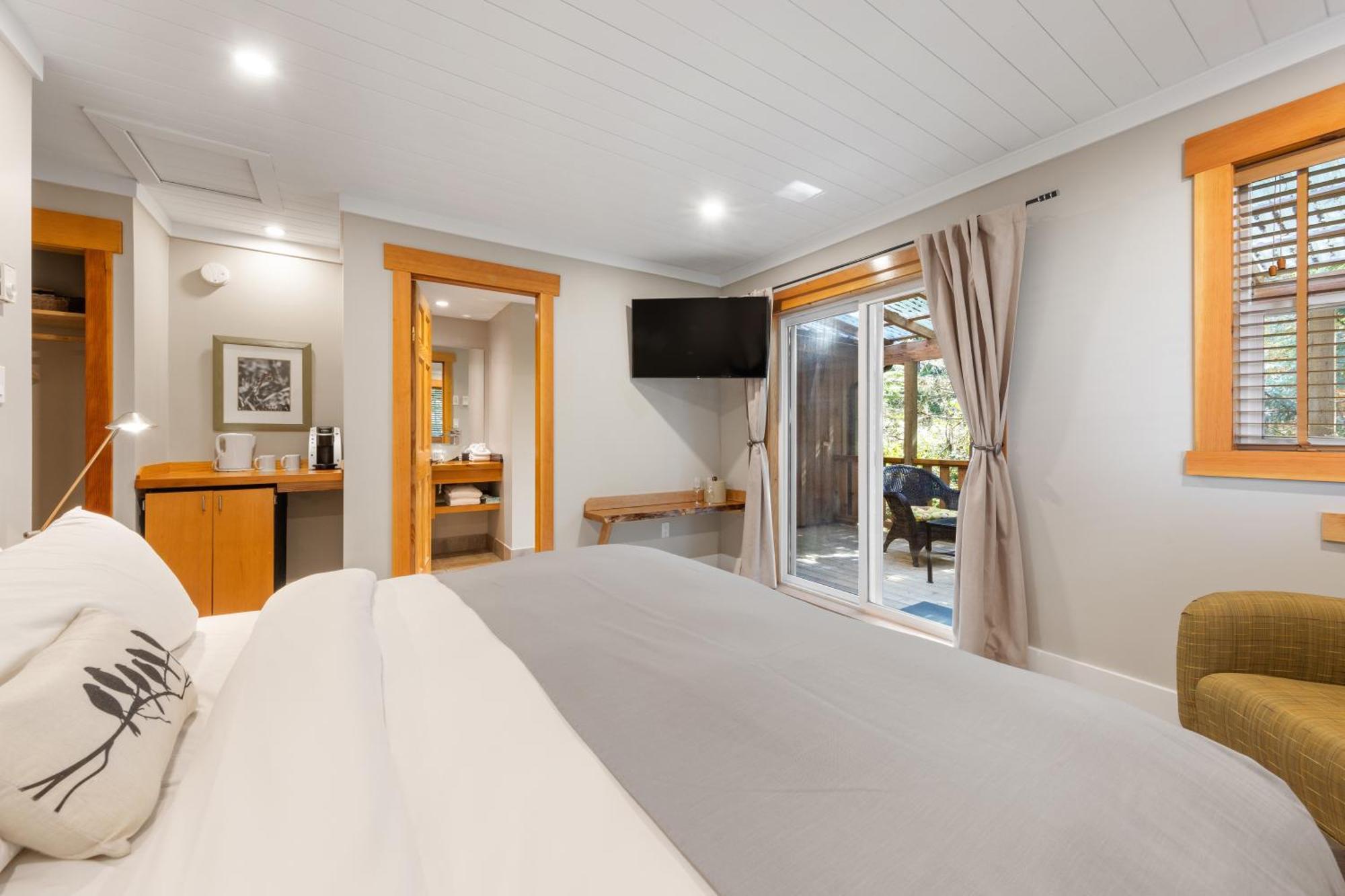 Egmont West Coast Wilderness Lodge מראה חיצוני תמונה