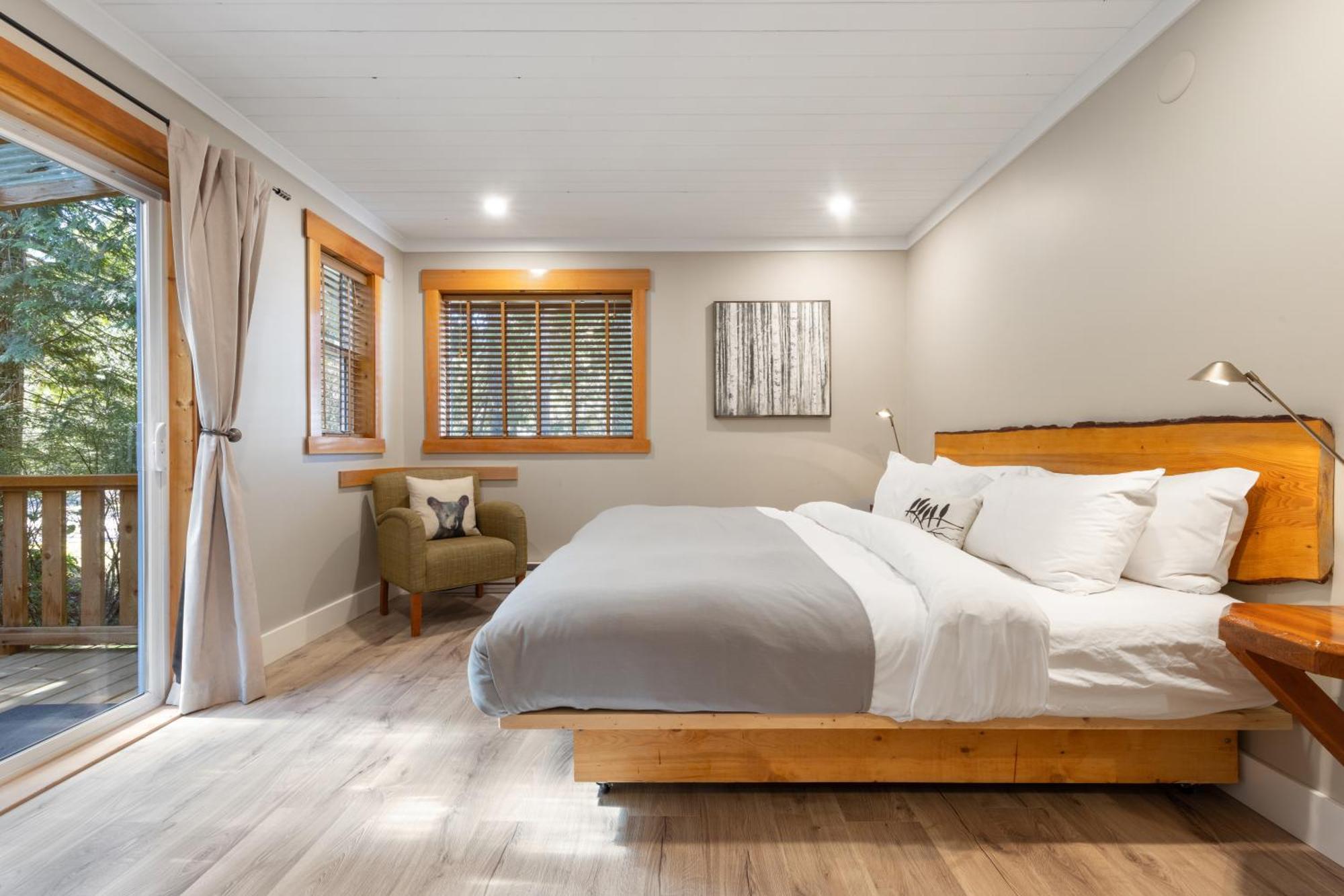 Egmont West Coast Wilderness Lodge מראה חיצוני תמונה