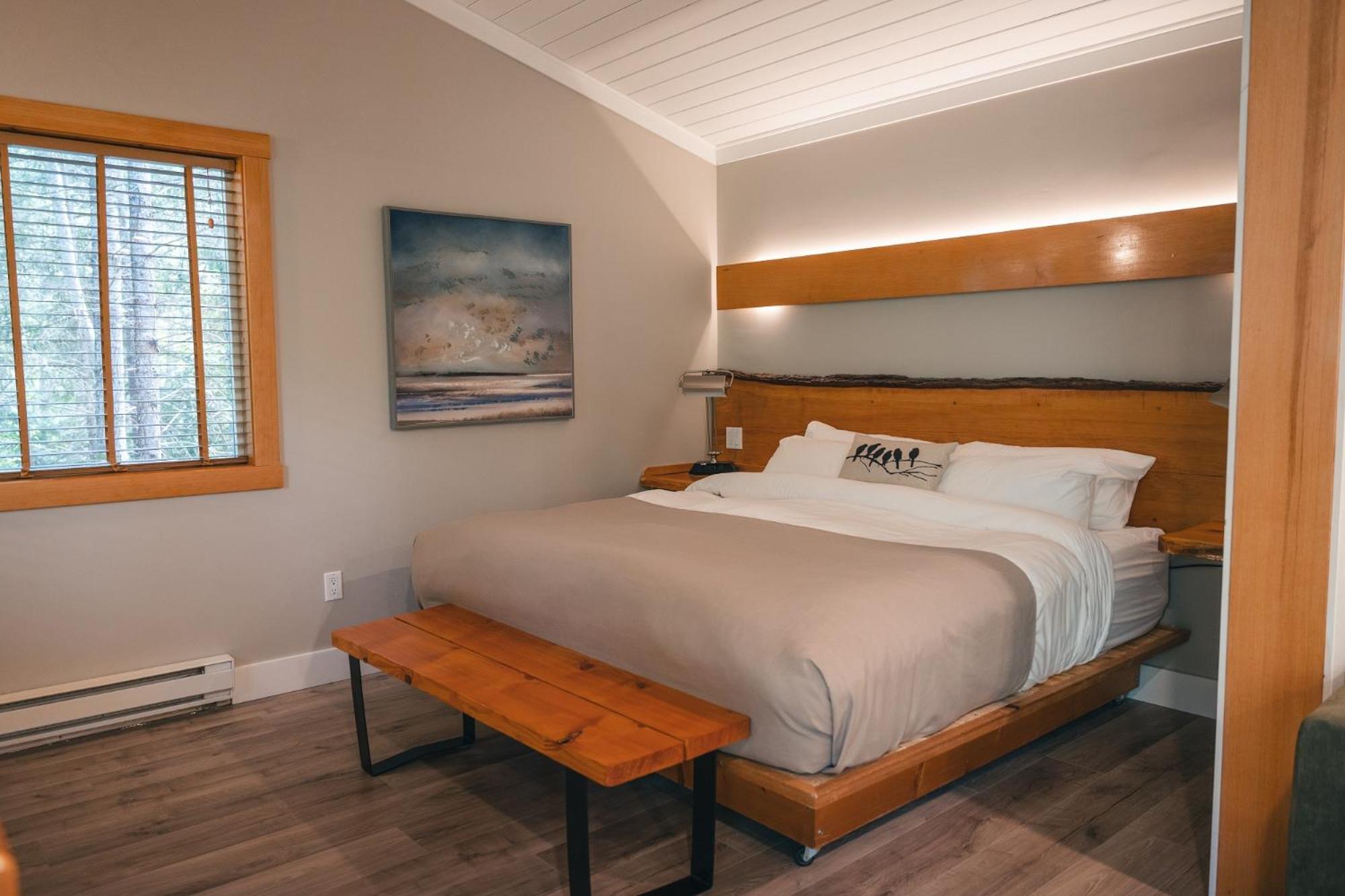 Egmont West Coast Wilderness Lodge מראה חיצוני תמונה