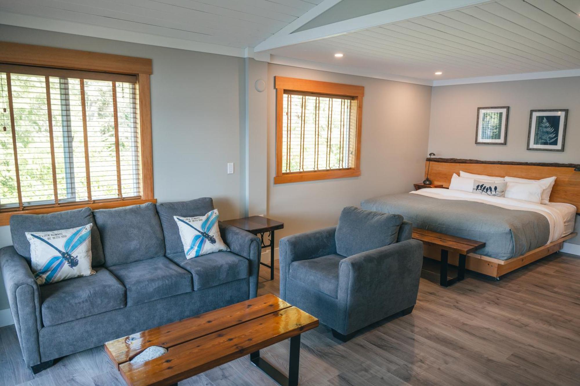 Egmont West Coast Wilderness Lodge מראה חיצוני תמונה