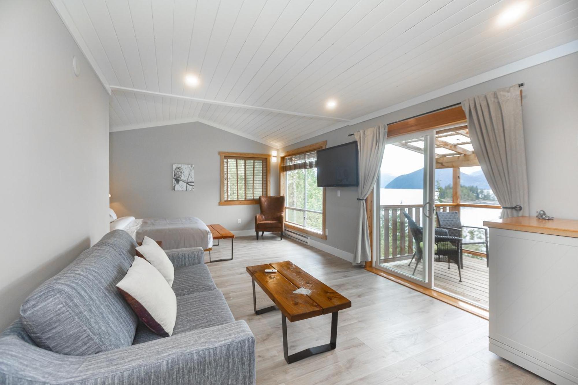 Egmont West Coast Wilderness Lodge מראה חיצוני תמונה
