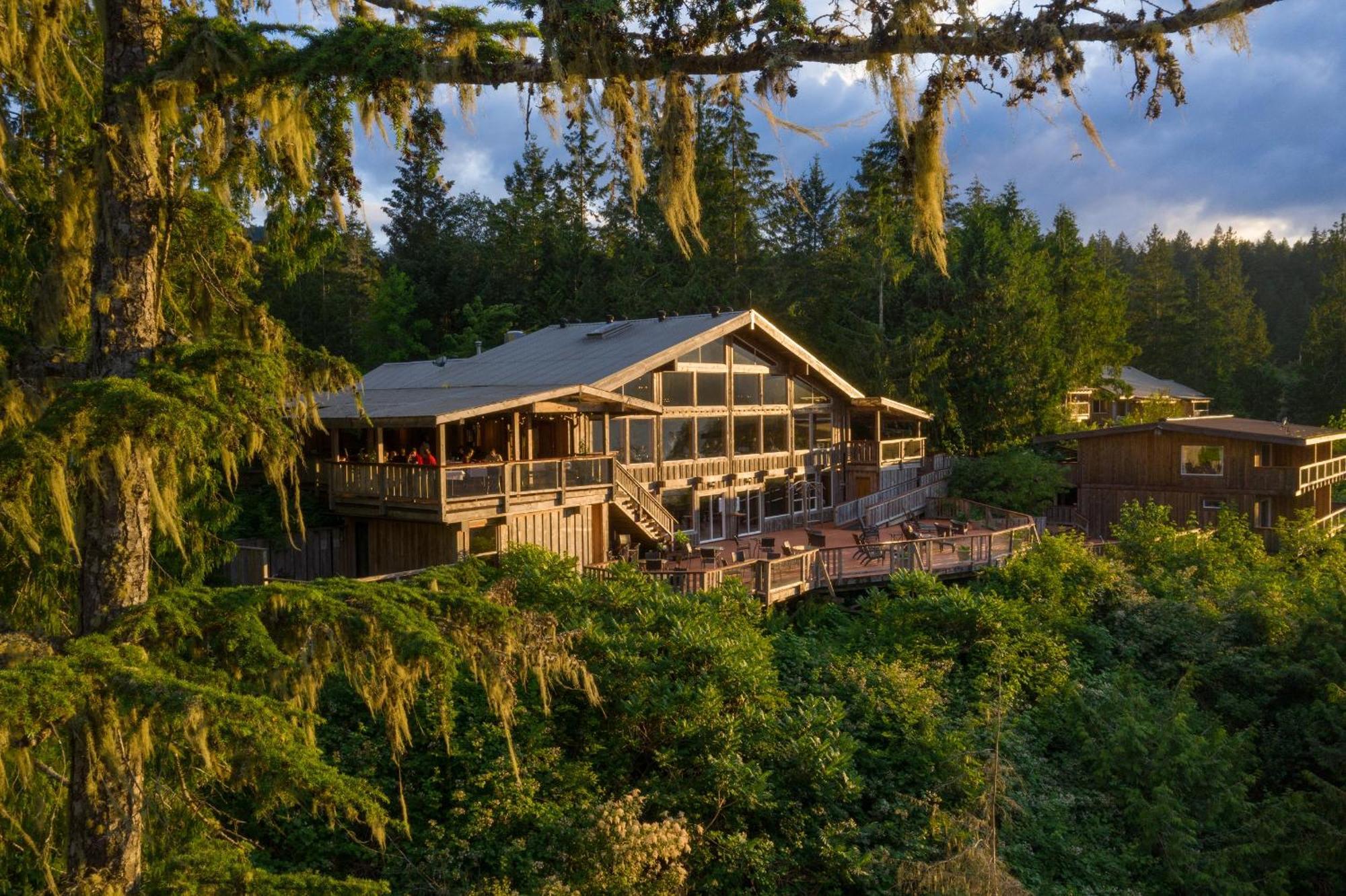 Egmont West Coast Wilderness Lodge מראה חיצוני תמונה