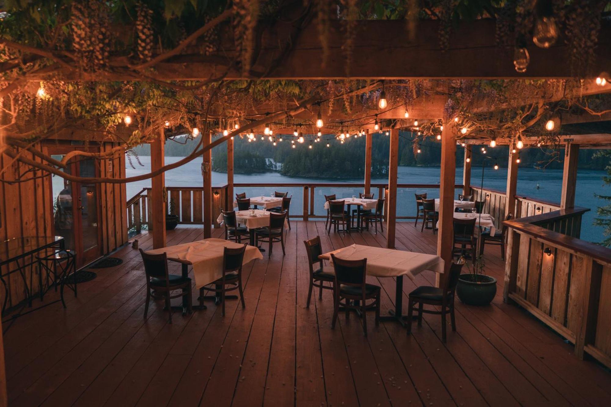 Egmont West Coast Wilderness Lodge מראה חיצוני תמונה